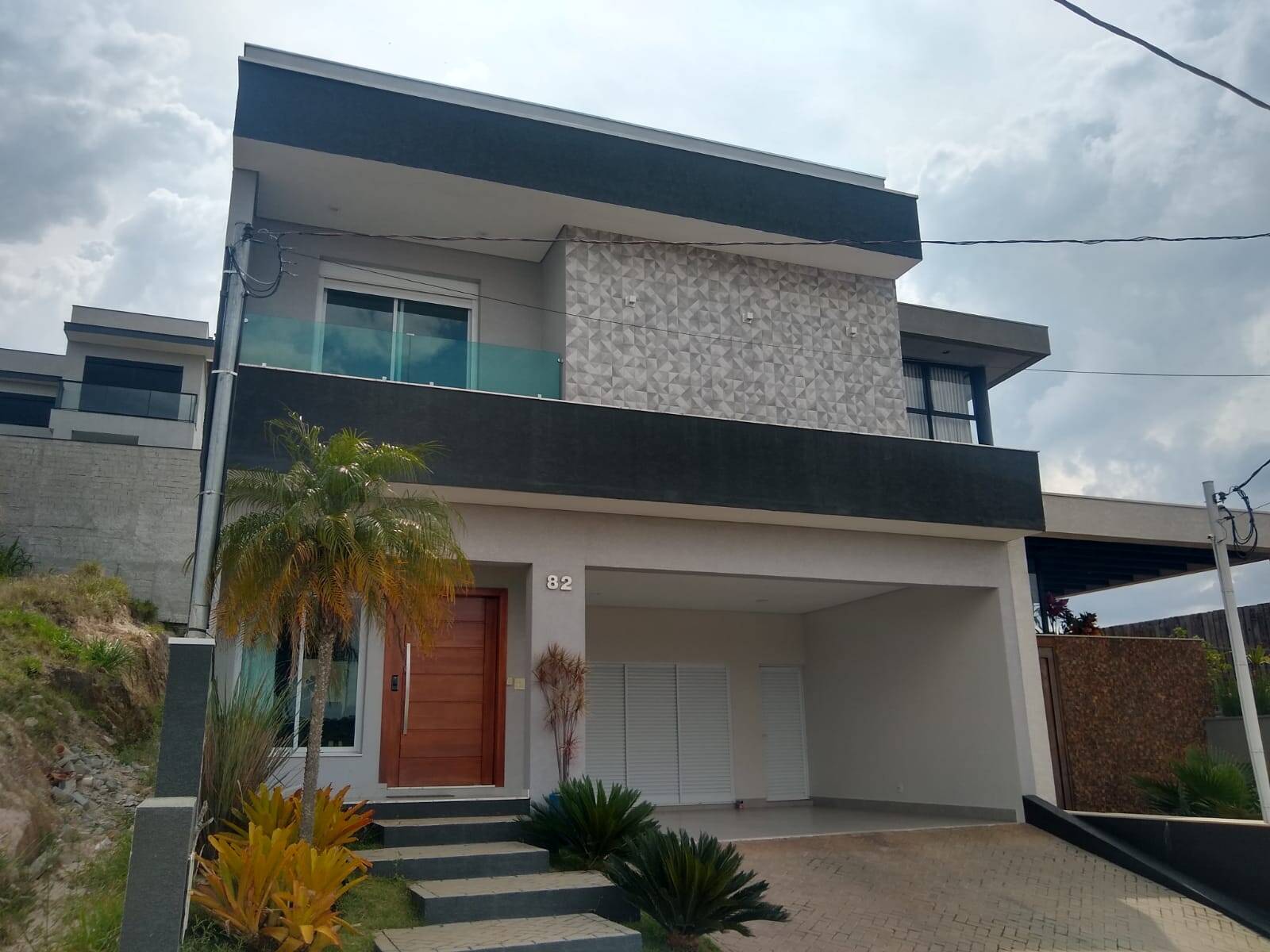 Casa à venda com 3 quartos, 260m² - Foto 1