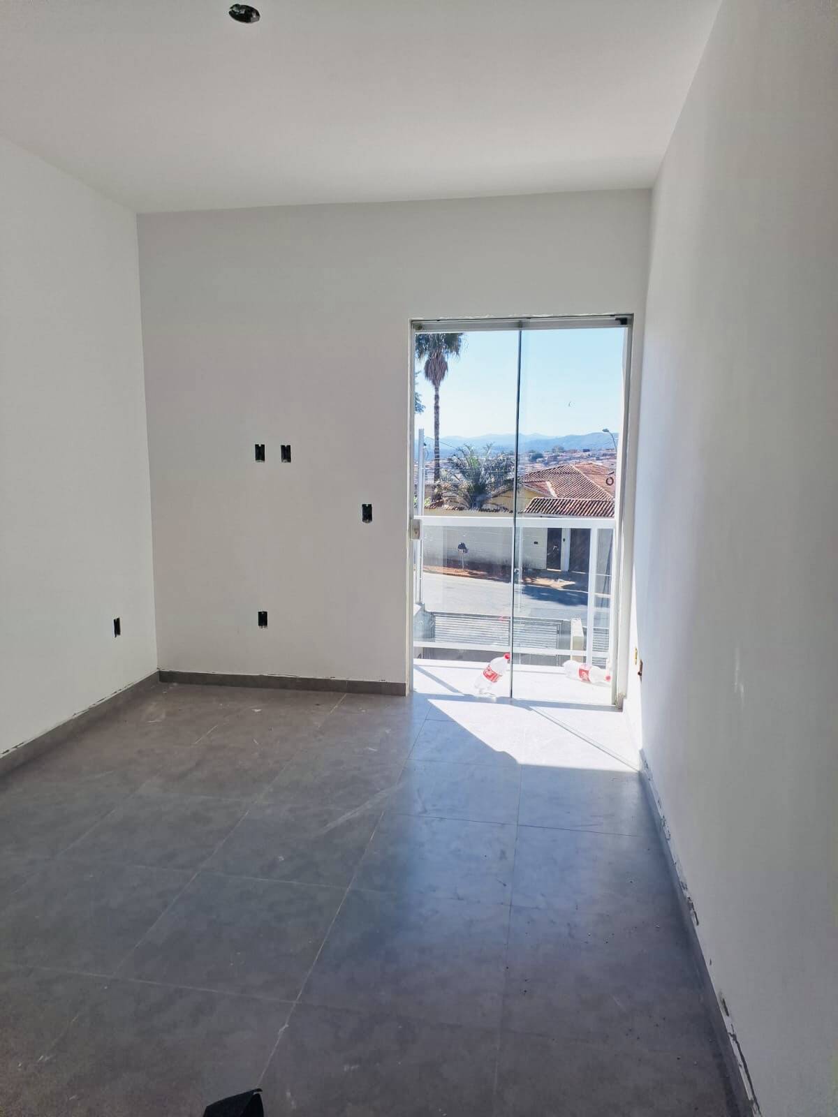 Casa à venda com 2 quartos, 60m² - Foto 4