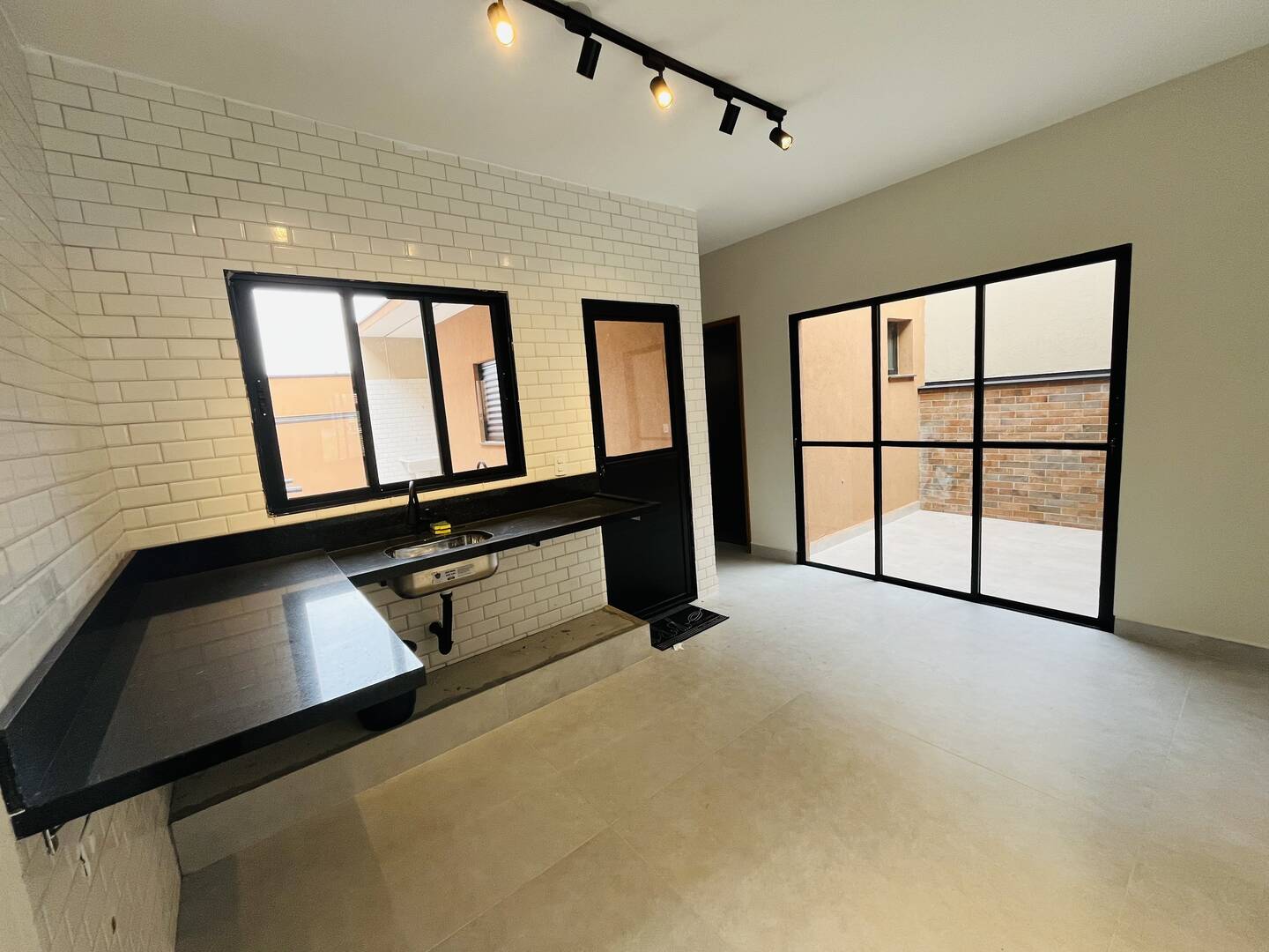 Casa à venda com 3 quartos, 88m² - Foto 11