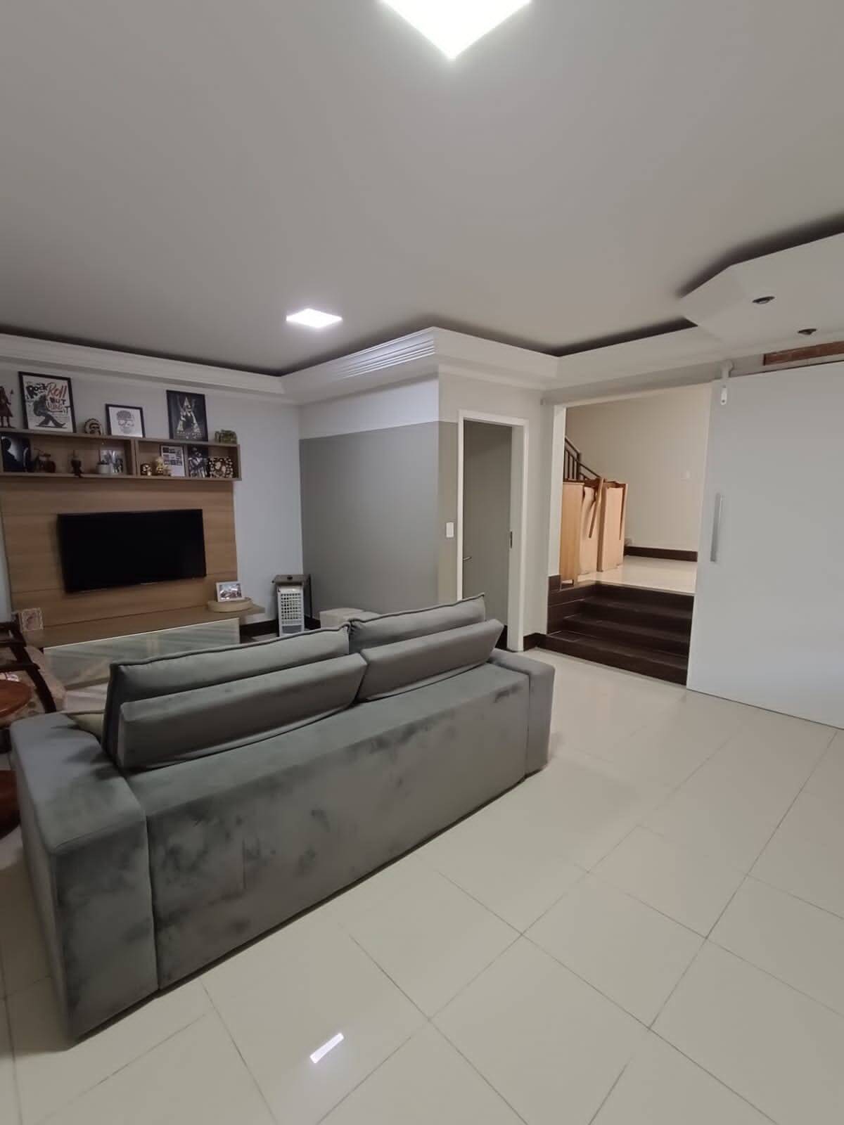 Casa à venda com 3 quartos, 139m² - Foto 1